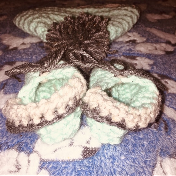 Hand Crocheted Gender Neutral Baby Set. - Picture 2 of 2